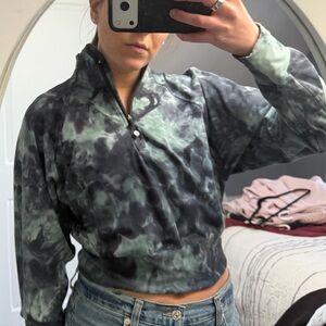 Lululemon Athletica Black and Gray Tie-Dye Sweatshirt